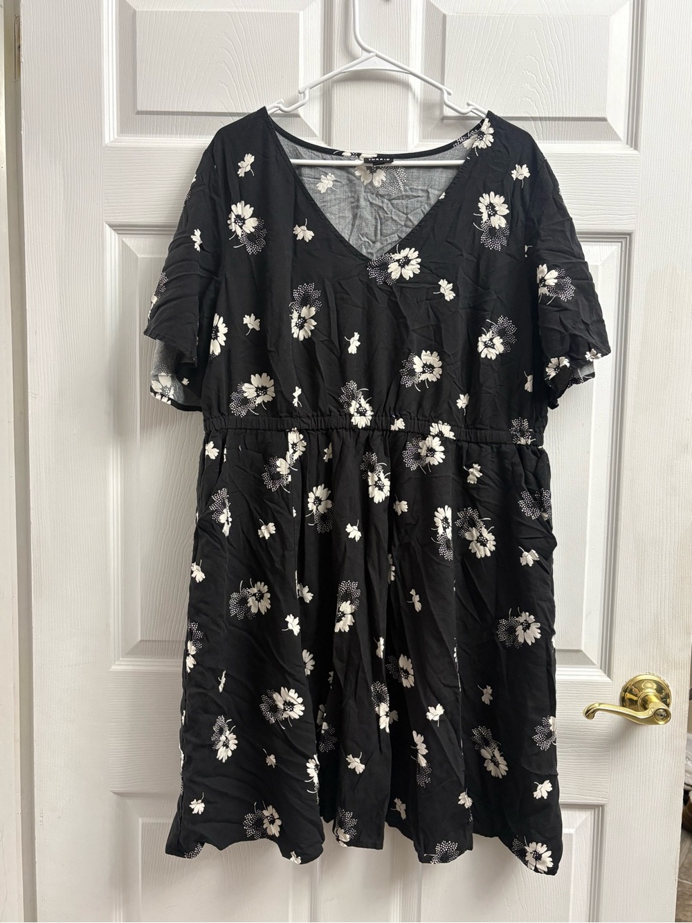 Women’s Torrid Black & White Floral Flowy Dress